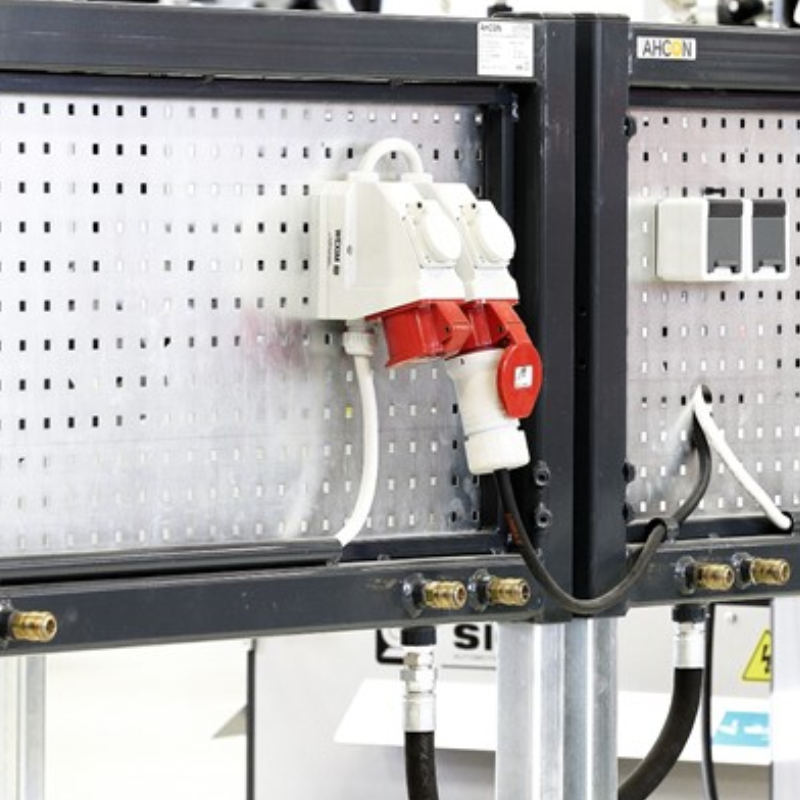 Ahcon sähkösarja jakoseinään